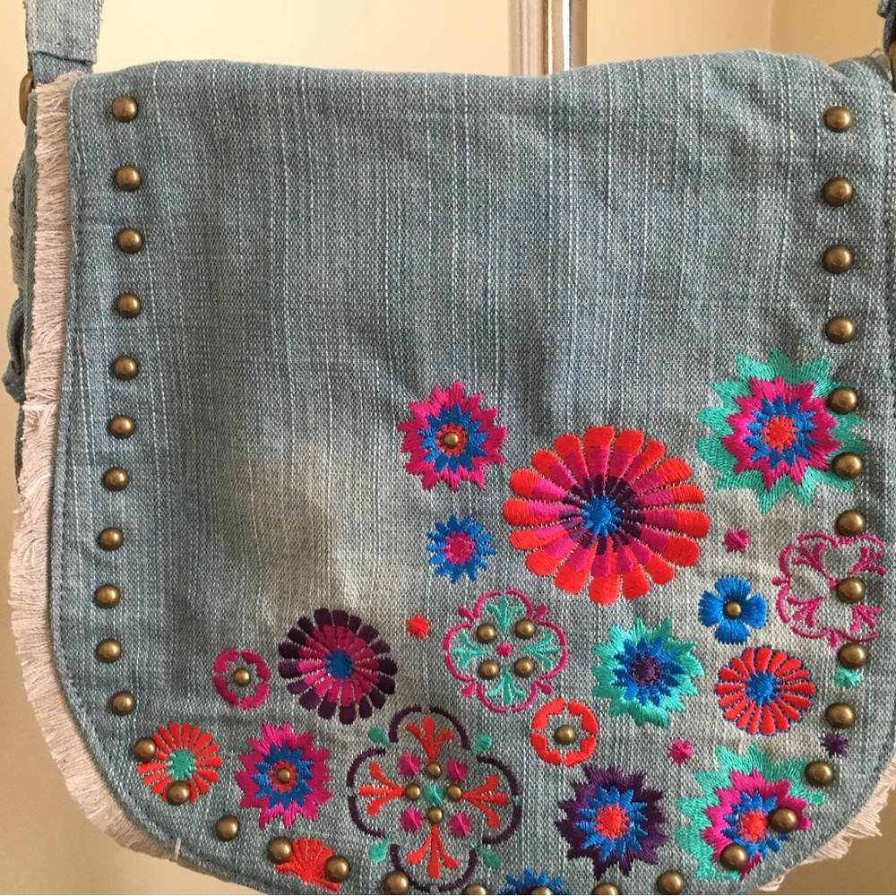 Steven by Steve Madden denim crossbody embroidered handbag. - Picture 3 of 6
